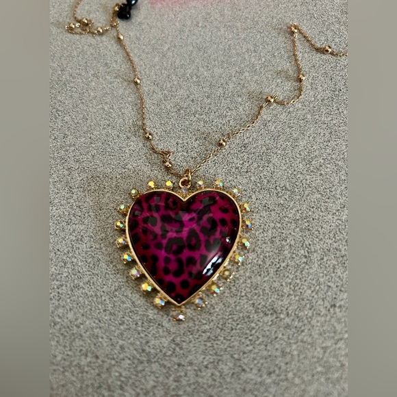 Torrid Betsey Johnson Pink Leopard Heart Pendant Necklace NWT - Picture 3 of 6